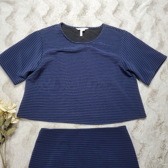 BCBGeneration Navy Combo Black Boxy Top Size M/L Ruffle Skirt Size 10 Set - Picture 2 of 13